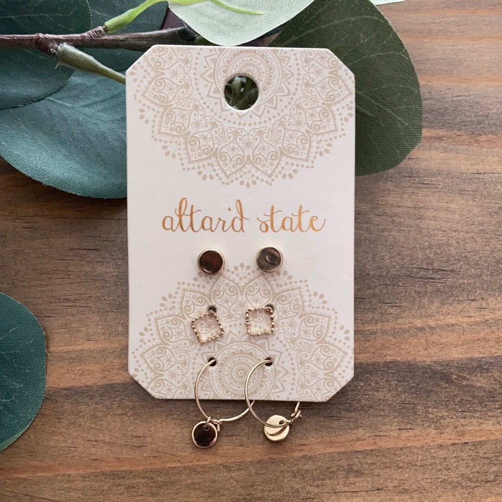 NWT Dainty Earring Set